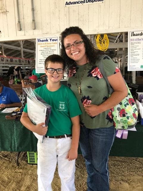 GENEX_Tweets's tweet image. GENEX values leadership in industry from our employees, Lindsey Geddes outstanding example. Lindsey wanted to give back to Winnebago County, IL, 4-H program and farmers, with the help of @UddertechInc, @ESTROTECT and her friends and family, gave out 9 prize packs to lucky 4-Hers!