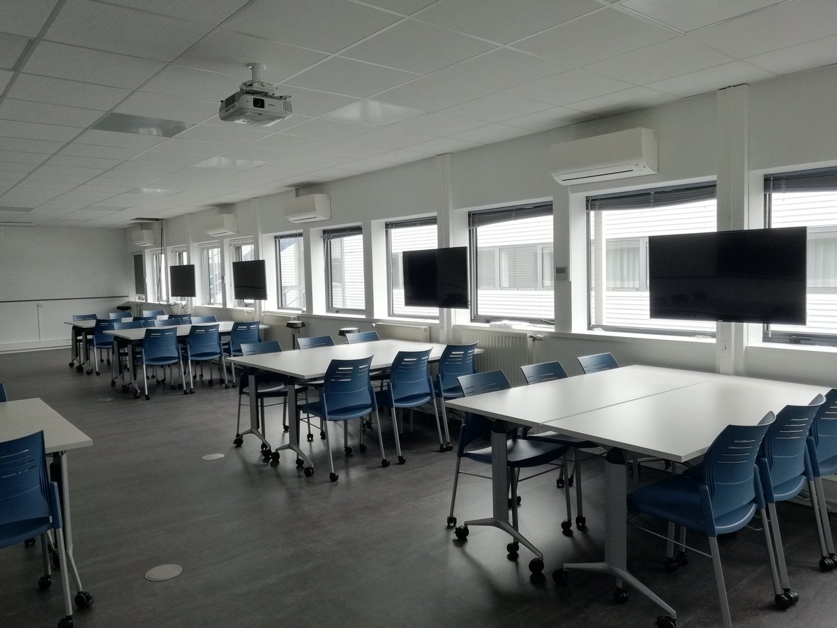 EloLacry's tweet photo. Plus que quelques réglages avant ouverture de l'#Activlab aux étudiants de l'@ISAE_ensma ! @LearningLabNet #A_Main_Le_V @ucldv https://t.co/03hvJWmRcH