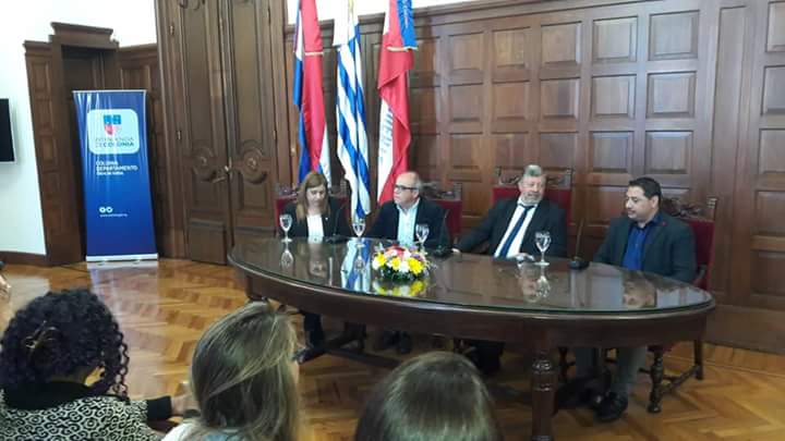 ColoniaTur's tweet photo. En el Palacio Municipal de la @IntColonia quedó presentado el III #UruguayLGBT que será en #Colonia desde el 10 de #Setiembre 

#coloniadelsacramento #ColoniaEncuentromagico #uruguaynatural #ColoniaFriendly #gayfriendly #DestinoFriendly #Coloniaesdiversa #lgbt #CongresoLGBT https://t.co/yoE363wKgb