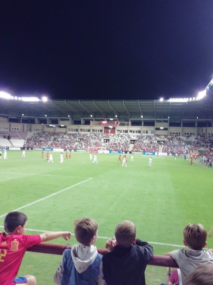 GOOOOOLL en las Gaunas!!!!!  🇪🇸 2-0 🇷🇸 la caña!!!! Y además...
RÉCORD DE ASISTENCIA DE PÚBLICO EN UN PARTIDO FEMENINO!! 7726 PERSONAS
#seleccionfemenina #españa #Logroño #lariojaapetece #sermamiesunplus #mujeresemprendedoras #mujeresconestilo #EDF #berceo