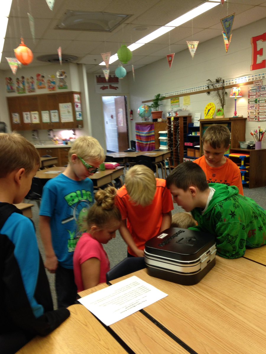 Learning teamwork as they experience the breakout box in second grade! #2grade #aeshuskies #aurorahuskies
