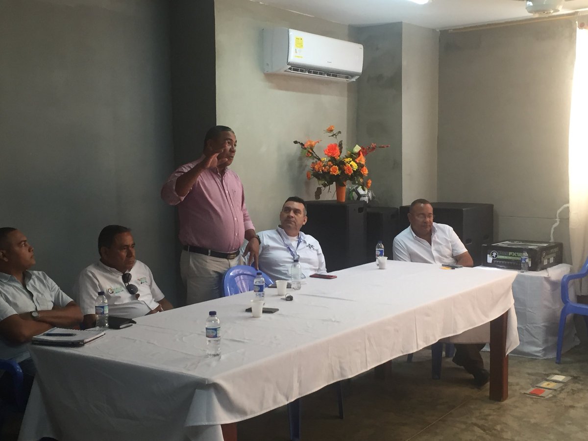 ADMON1_SENACFMA's tweet photo. Importante reunión con el Secretario de Educación Departamental de Córdoba Dr. Julio Cesar Montiel, @SBDIR_SENACFMA trabajamos de la mano por el futuro de los jóvenes del San Jorge @SENAComunica @SenaCfma https://t.co/CYxL3uUsNM