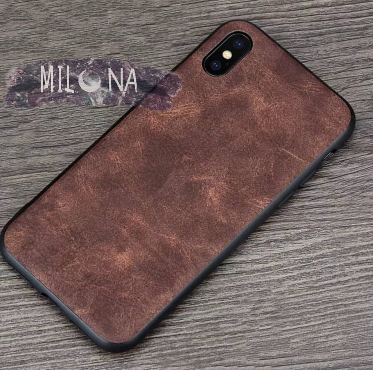 كڤر جلد بحواف ربر للحماية
متوفر لونين أسود-بني ل:
iphon X 
السعر: 35 SR. 
#miluna_store #كفرات #ايفون #الطايف .