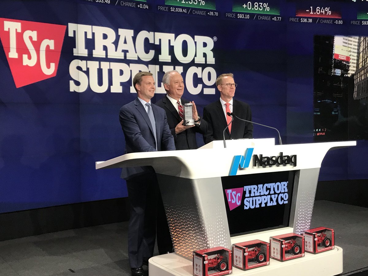 NasdaqExchange's tweet image. ✨ The Nasdaq Closing Bell crystal has been officially presented to @TractorSupply CEO Gregory A. Sandfort!
