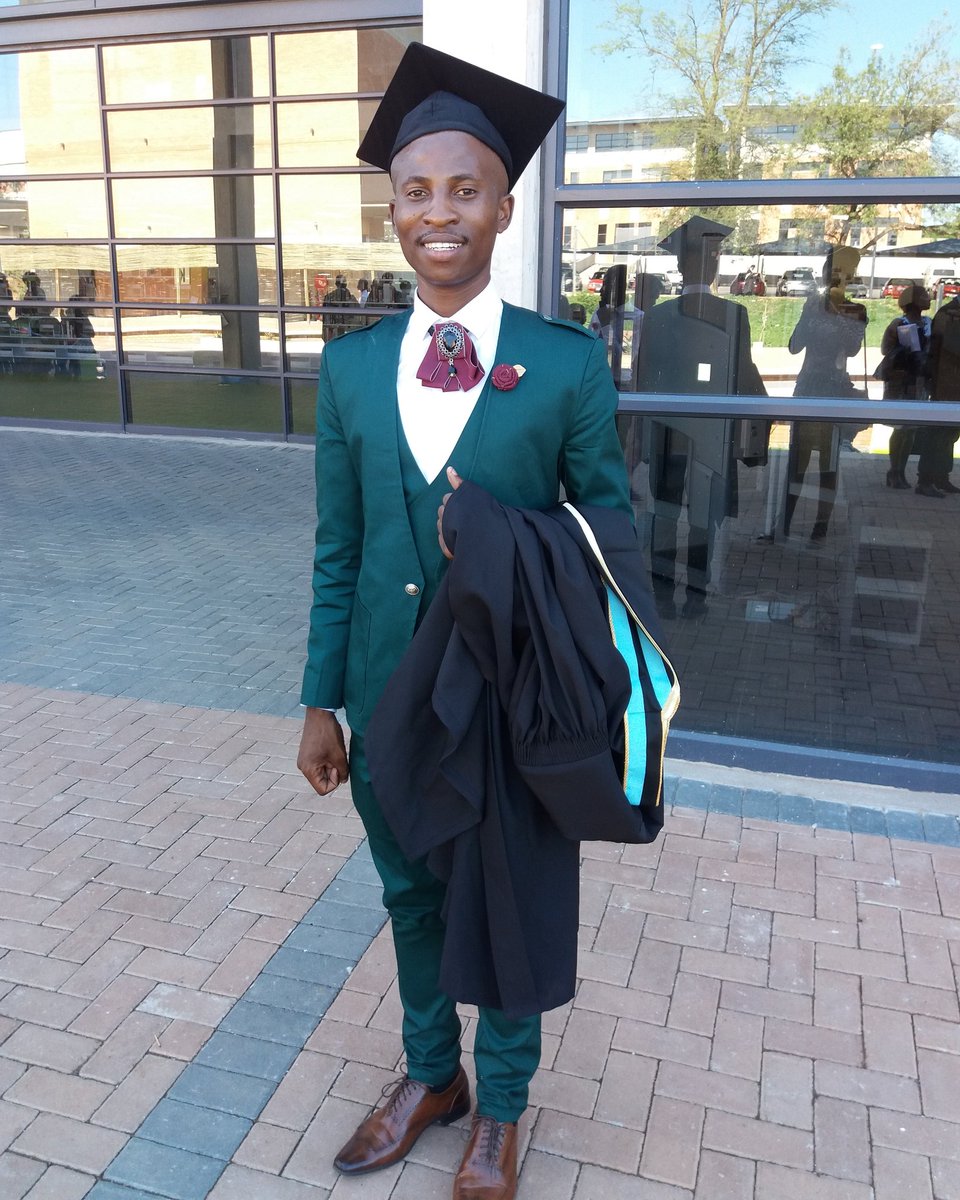 welevilakazi's tweet photo. Well educated comedian now doing my masters https://t.co/DM8sMMkWyJ