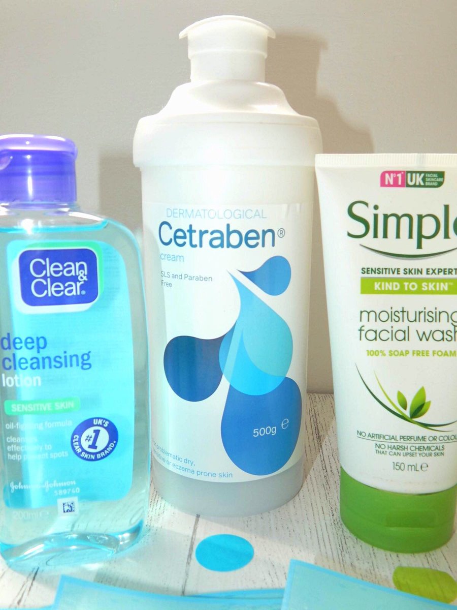 elledevesonx's tweet photo. Skincare That’s Changed My Game🧖🏽♀️🛁 -> https://t.co/E1smQczjgN
@SimpleSkincare @simpleskin @cleanandclear
#TeacupClub #BloggersTribe #GRLPOWR #beechat #lbloggers #bbloggers #BBlogRT #BloggerBabesRT #blogginggals #thegirlgang #skincare #BeLoudBeClearBeYou #FeelGoodSkim https://t.co/kjt6b02AhZ