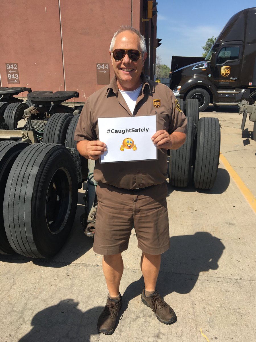⁦@DesertMTUPSers⁩ #caughtsafely. Harry achieved 37 years safe driving today!