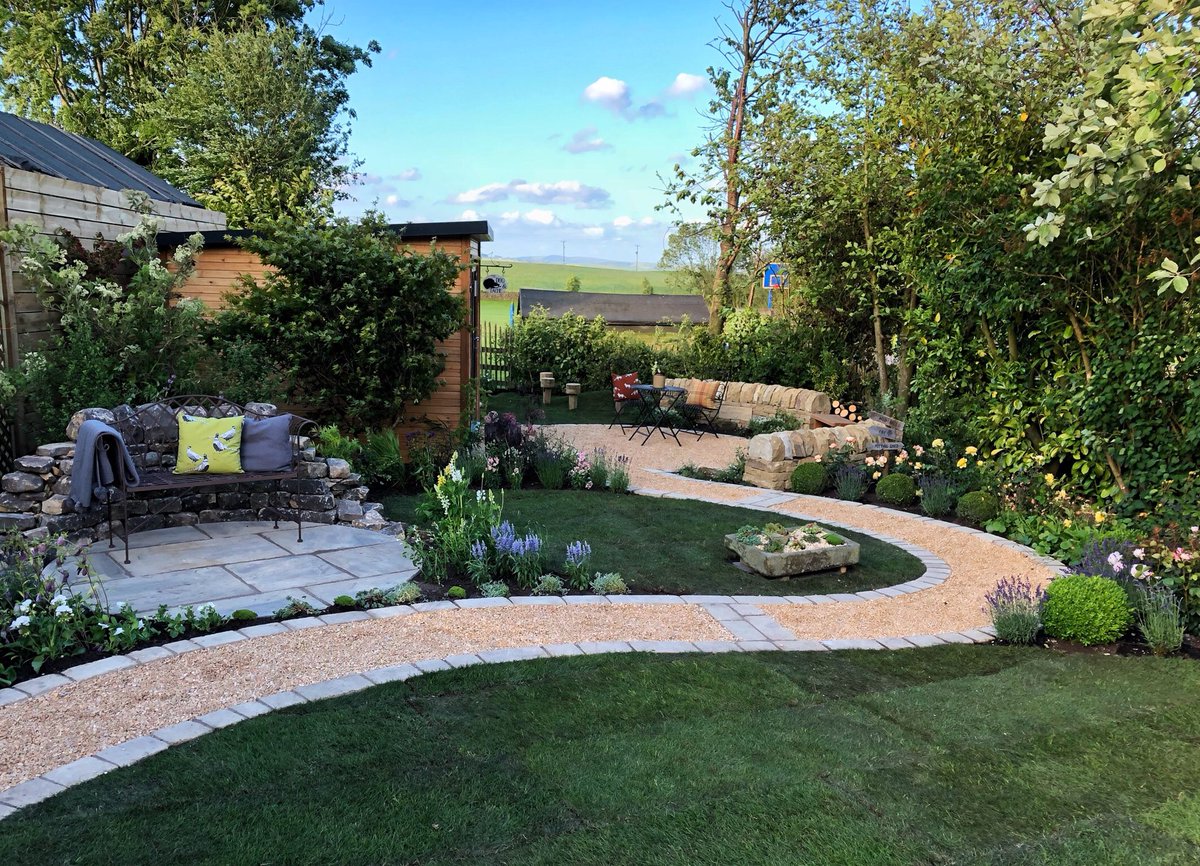 The #stunning garden created for Jim by #alantitchmarsh @daviddomoney @queenofspades00 @francestophill @JpPeterc and the #team for tonight’s #loveyourgarden @LoveYourGarden2. I hope Jim enjoys it - he truely deserves it.