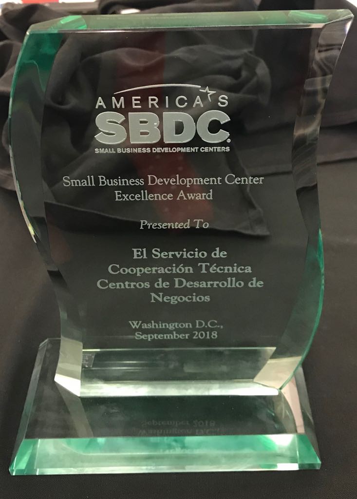 maulloav's tweet photo. Hoy @Sercotec_Chile ha sido reconocido en Washington EEUU por la excelencia de los Centros de Desarrollo de Negocios..una gran alegría y una inmensa responsabilidad para seguir trabajando por los emprendedores de Chile!!!!!!! 🇨🇱💪🏆 https://t.co/UsgP7t3nlo