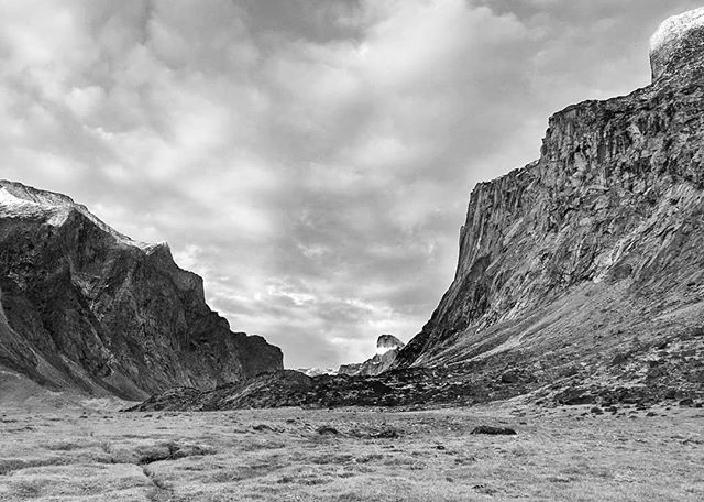 Suluk_46's tweet photo. My first glimpse of Mount Thor far in the distance on day 2, just as a sliver of sunset casts on it's west face. #packrafting #arcticircle #baffinisland #akshayukpass #auyuittuqnationalpark #arctic #expedition #suluk46 #ultralightbackpacking #campinglife… https://t.co/dKEz5uBU3u https://t.co/0BJBZ4s46B