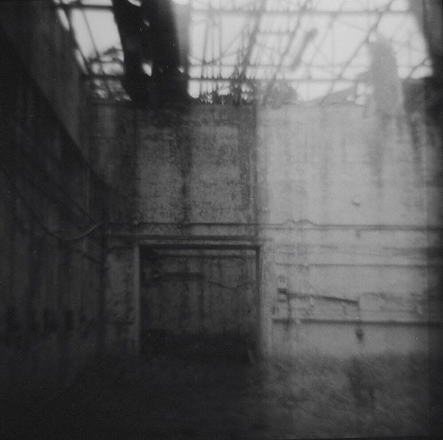 tiinateaspoon's tweet image. Orford Ness ♥️

#dianacamera #toycamera #lightleaks #mediumformatfilm #ilfordphoto #ilforddelta400 #beautifuldecay #orfordness ift.tt/2PCLjBk