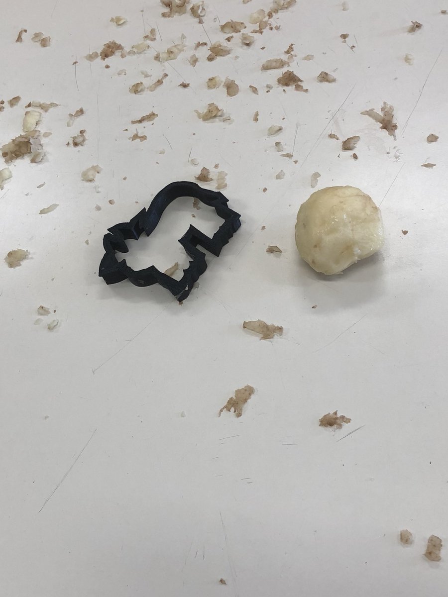 classe8a's tweet photo. Need for the right tools demonstration in @classe8a today! So impressed with Ss perseverance and creativity to complete the task! #DSBNFirstDay @FIecoleCentral https://t.co/48CJ9QAnSN