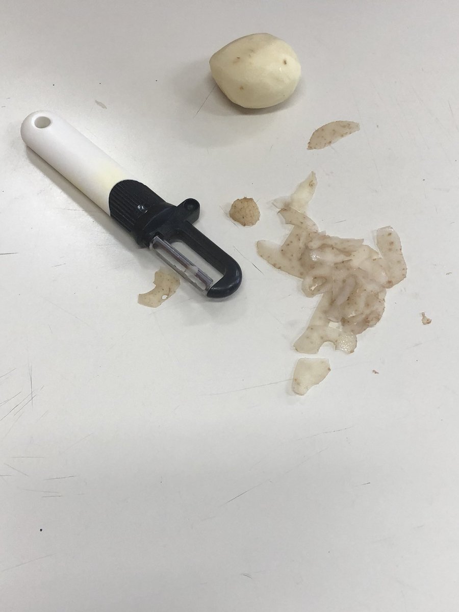 classe8a's tweet photo. Need for the right tools demonstration in @classe8a today! So impressed with Ss perseverance and creativity to complete the task! #DSBNFirstDay @FIecoleCentral https://t.co/48CJ9QAnSN