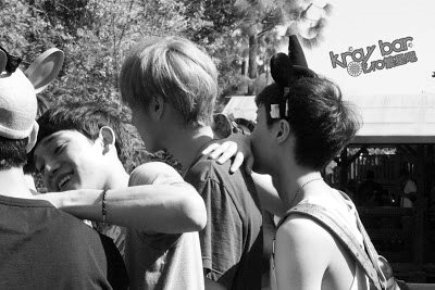 eexoshipot12's tweet photo. The day of father's and their daughters 👨👨👧👧❤️
#Fanxing #Kray #Krislay #EXO #EXO_COMINGSOON #EXOPLANET #Yixing #Lay #Yifan #Kris #EXOpics https://t.co/xfEv7Di7Ds