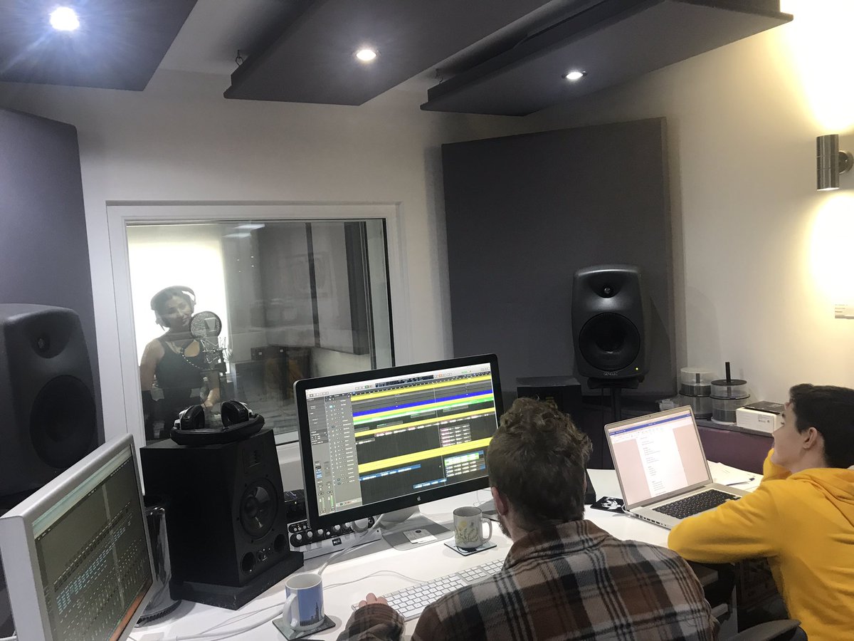 handywoman31's tweet photo. Massive thanks to @andywhitmore &amp; Benny who worked on an exciting project with @jennbrown04 &amp; Danny @MitraMcCarthy I've just heard the results and it's stunning! 🎼🎹🎸👌🏼😊 https://t.co/wE0A6wyE0i