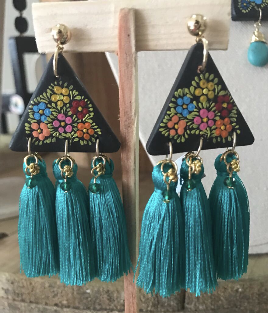 Amores_Perros_I's tweet photo. Este pedido especial se entrego hoy y se va hasta Tehuantepec, Oaxaca 🤗 #amoreschiapas #accesoriosartesanales #pulserasartesanales #aretesartesanales #joyeriaartesanal #hechoamano #handmade #hechoenmexico https://t.co/V7VzGWhswM
