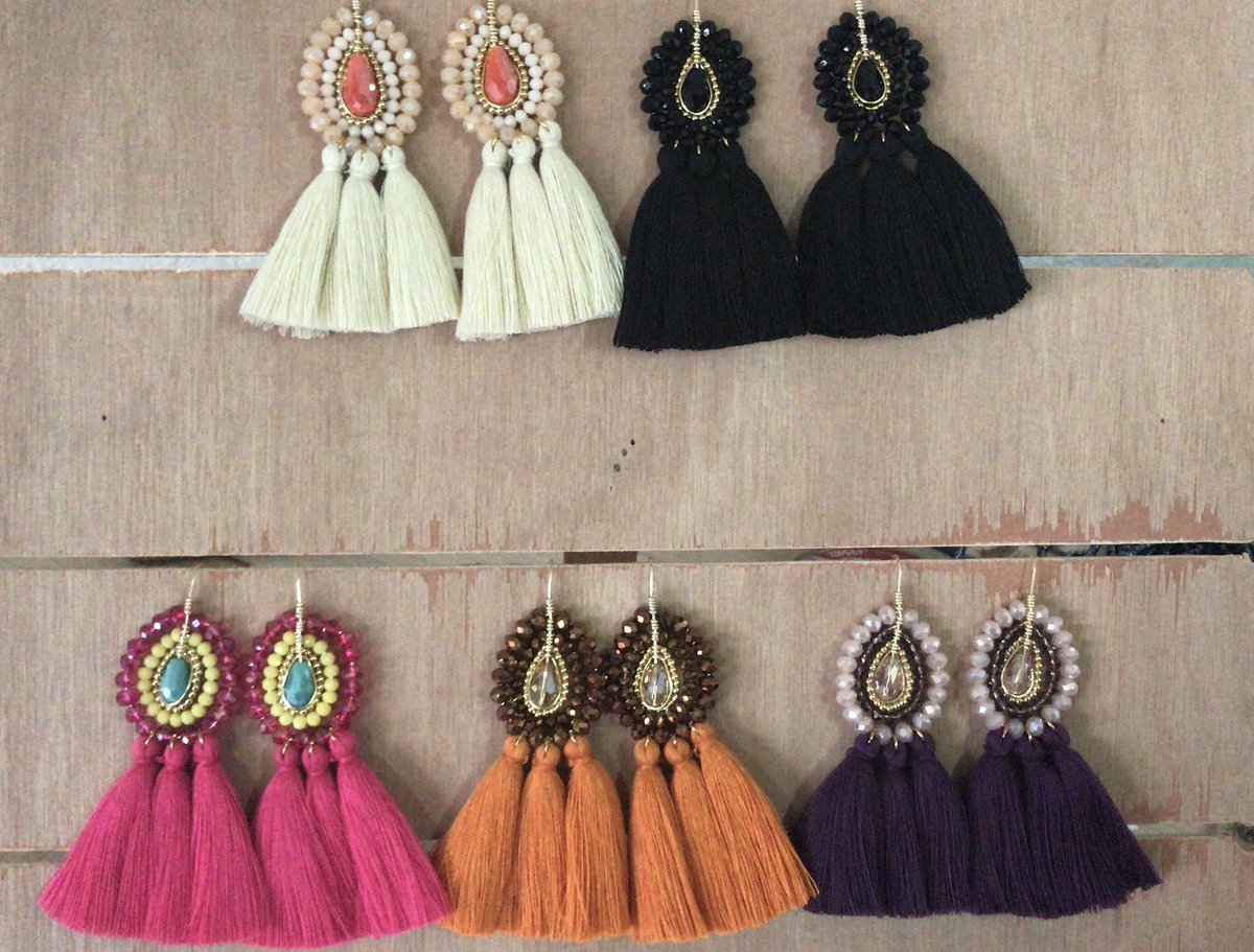 Amores_Perros_I's tweet photo. Este pedido especial se entrego hoy y se va hasta Tehuantepec, Oaxaca 🤗 #amoreschiapas #accesoriosartesanales #pulserasartesanales #aretesartesanales #joyeriaartesanal #hechoamano #handmade #hechoenmexico https://t.co/V7VzGWhswM