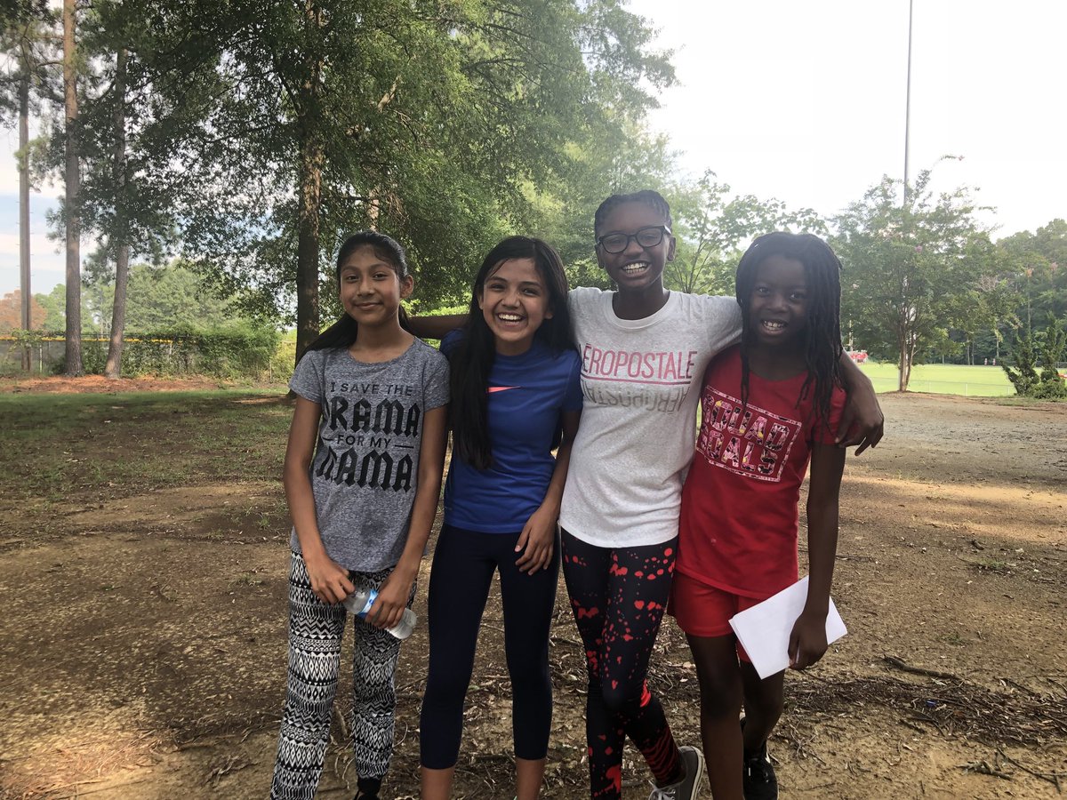 LindaBKroger's tweet photo. @GMSfalcon Cross Country scavenger hunt workout! Group picture challenge achieved! #falconsrun #middleschoolxc https://t.co/AUeMj3V7he
