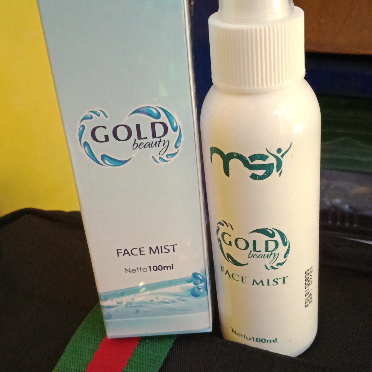 Adakah produk yang sesimple #facemist ?

Udah simple praktiiiisss, bisa di bawa kemana-mana.

Tinggal semprot aja, bisa membantu menyegarkan dan menghaluskan wajah.
Bebas jerawat, kulit kusam dan kulit kering.
Sesimple apa facemist? 
Sesimple kamu baca status ini 😀
082321066729