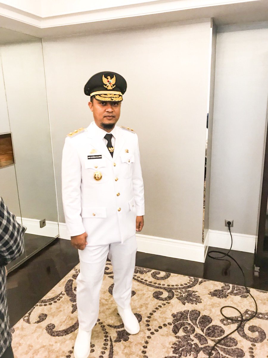 nurdinabdullahh's tweet photo. Persiapan menuju Istana Negara untuk Pelantikan Gubernur dan Wakil Gubernur Sulawesi Selatan periode 2018-2023. Mohon doa restu dan dukungannya ๐๐ป #KerjaBersama #ProfAndalan https://t.co/r9e0GgPhKZ