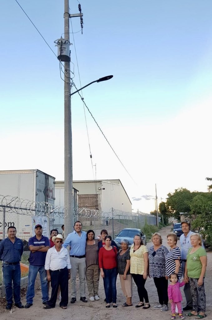 TemoGalindo's tweet photo. Esta tarde entregamos una obra de electrificación más en la Colonia Los Encinos con valor de $322,486.61 pesos. Con obras como éstas, seguimos mejorando la calidad de vida de tu familia. #NogalEsMásModerno https://t.co/fvgAlYETuP