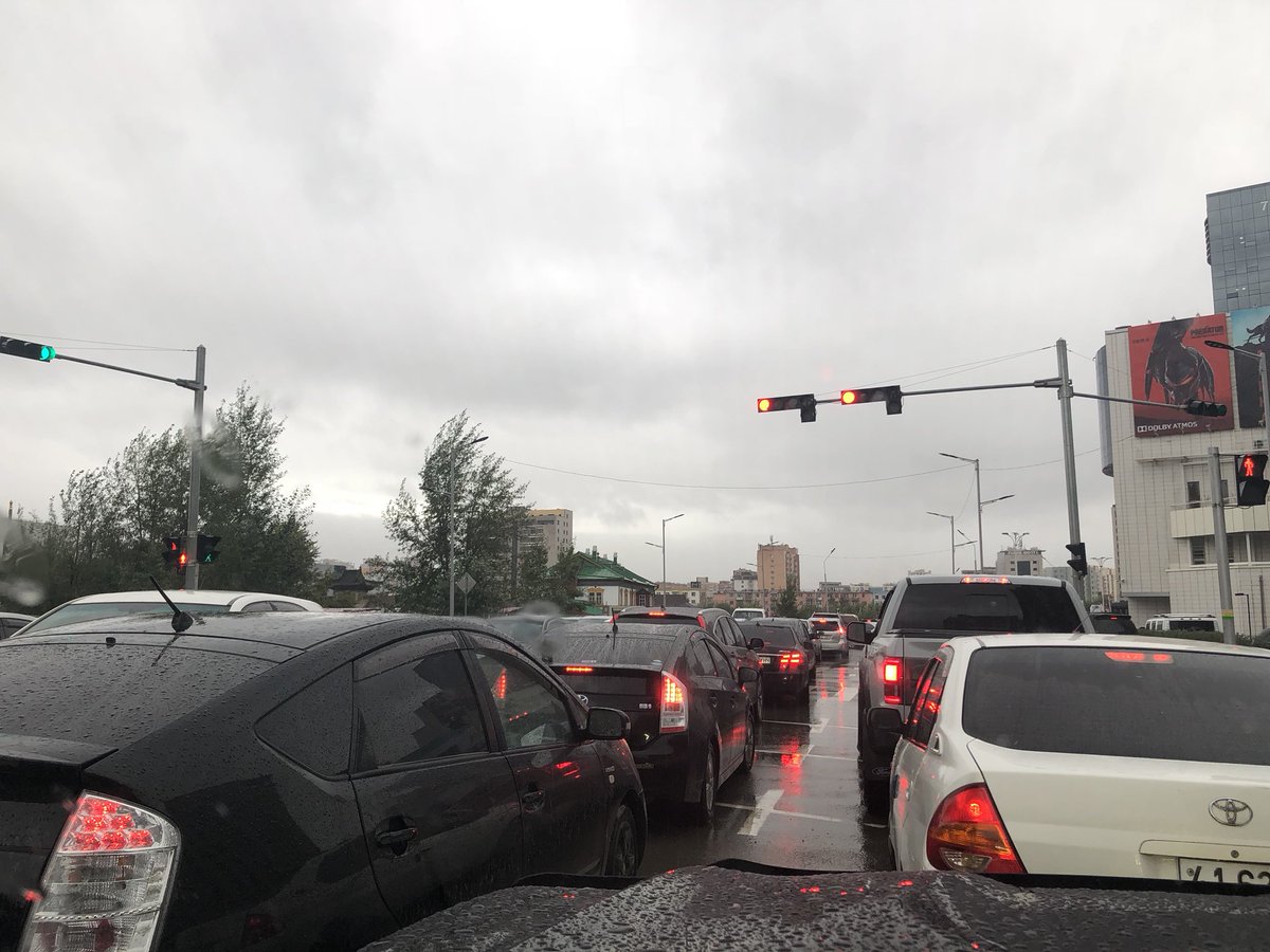 Өр тавиад ч хамаагүй, мөнгө хэвлээд ч хамаагүй хотод хэдэн шинэ зам тавиад өгөөч pls!!! Энэ түгжрэл гэж бүр утгаа алдлаа!!!