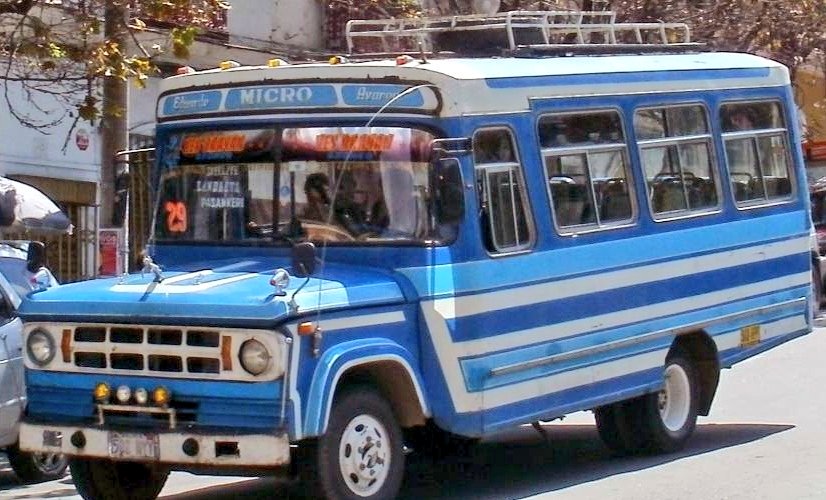 Pol_Boliviana's tweet photo. 🚗🚛🛵#ITV2018
#LaPaz
👮🏽Mas de 1000 micros y colectivos de los Sindicatos #Avaroa y #SimonBolivar serán revisados mañana en la #PlazadelasCebras en #Sopocachi.
Nuestro objetivo, precautelar la vida y la seguridad de nuestra gente.
Invitamos a los medios de prensa a las 08:00. https://t.co/G2okx8YACK