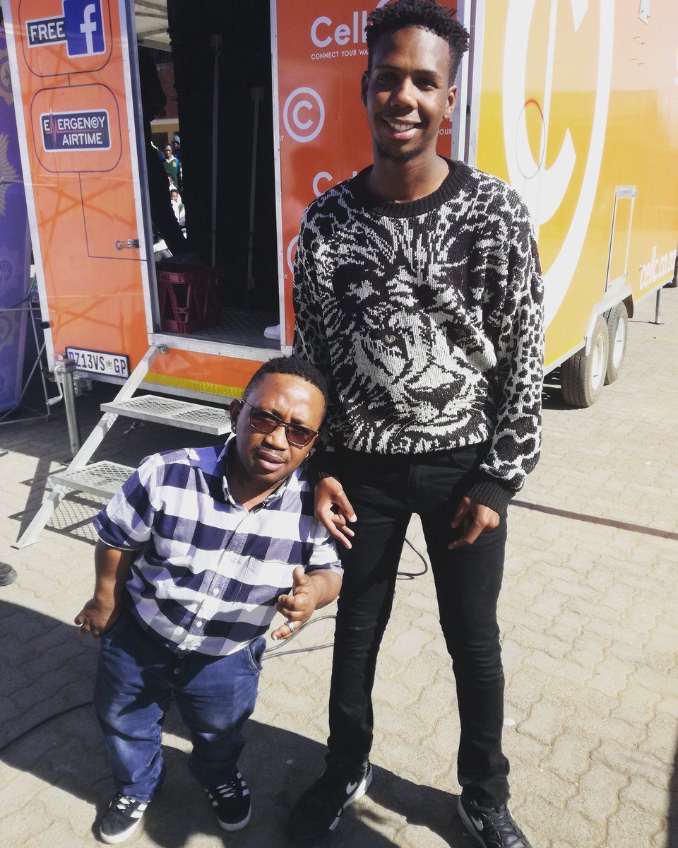 TR_Reginald97's tweet image. Did my first ever Motivation speech today with @DJFinzo  at Sehunelo Secondary school
Thanks God❤🙏😢 
@3rdWorldConcept
#SpringJumpOff 
#springjumpoffcookout