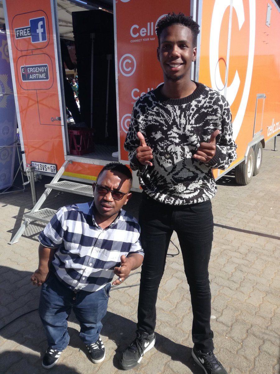 TR_Reginald97's tweet image. Did my first ever Motivation speech today with @DJFinzo  at Sehunelo Secondary school
Thanks God❤🙏😢 
@3rdWorldConcept
#SpringJumpOff 
#springjumpoffcookout