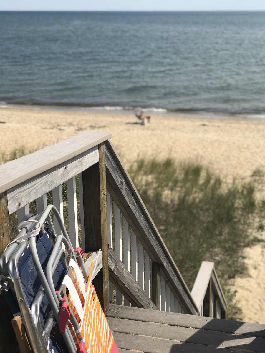 kellyoneilltv's tweet photo. Soaking up every last moment of summer while I can in #CapeCod ☀️#Quicktriphome #Family https://t.co/dVh2jQAXFx