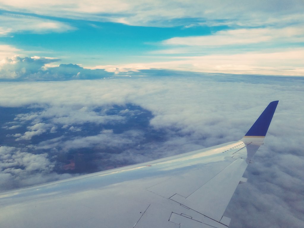 ecstatic_ellis's tweet photo. Took some pics during yesterday's flight. I love the views from above ✈️☁️ #flying #cloudsonclouds https://t.co/Dn05KBMZJk