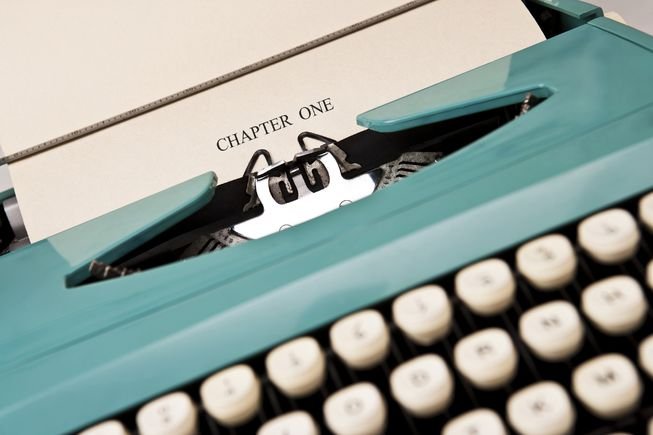 amirnadarevic's tweet photo. "You write your first draft with your heart, and you rewrite with your head. The first key to writing is to write. Not to think." #AMWriting #FindingForrester #Creativity #AllenStorm #IndieAuthors #WritersLife #BookLovers https://t.co/2ut7r0m7Vq