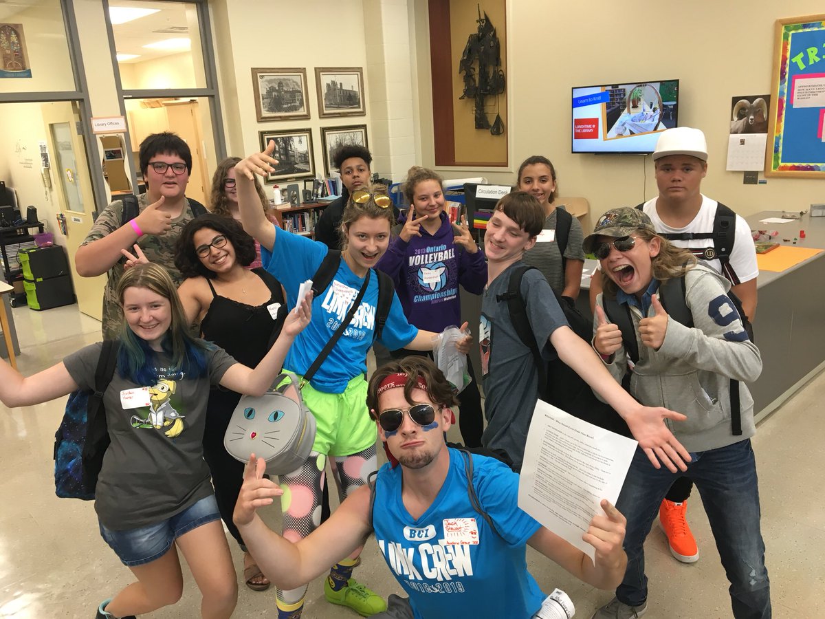 BCI_Library's tweet photo. Look at all these awesome new #BCIMustangs #MustangPride #FirstDayGEDSB #HereWeGo #Success4EveryStudent @BCIVS @BCIMUSTANGS @GEDSB #loveyourlibrary https://t.co/ngqeXSHl0a