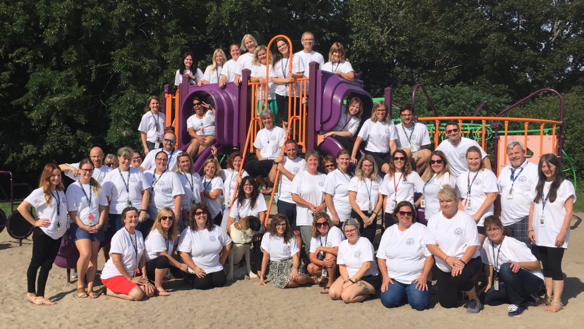 RegentParkPS's tweet photo. No one got their white shirts dirty...that's a great start!  A huge THANK YOU to each and every one of these Tigers for making the first day ⁦@RegentParkPS⁩ a success for Tigers new and old!  ⁦@SCDSB_Schools⁩ https://t.co/QuUjJwoQQy