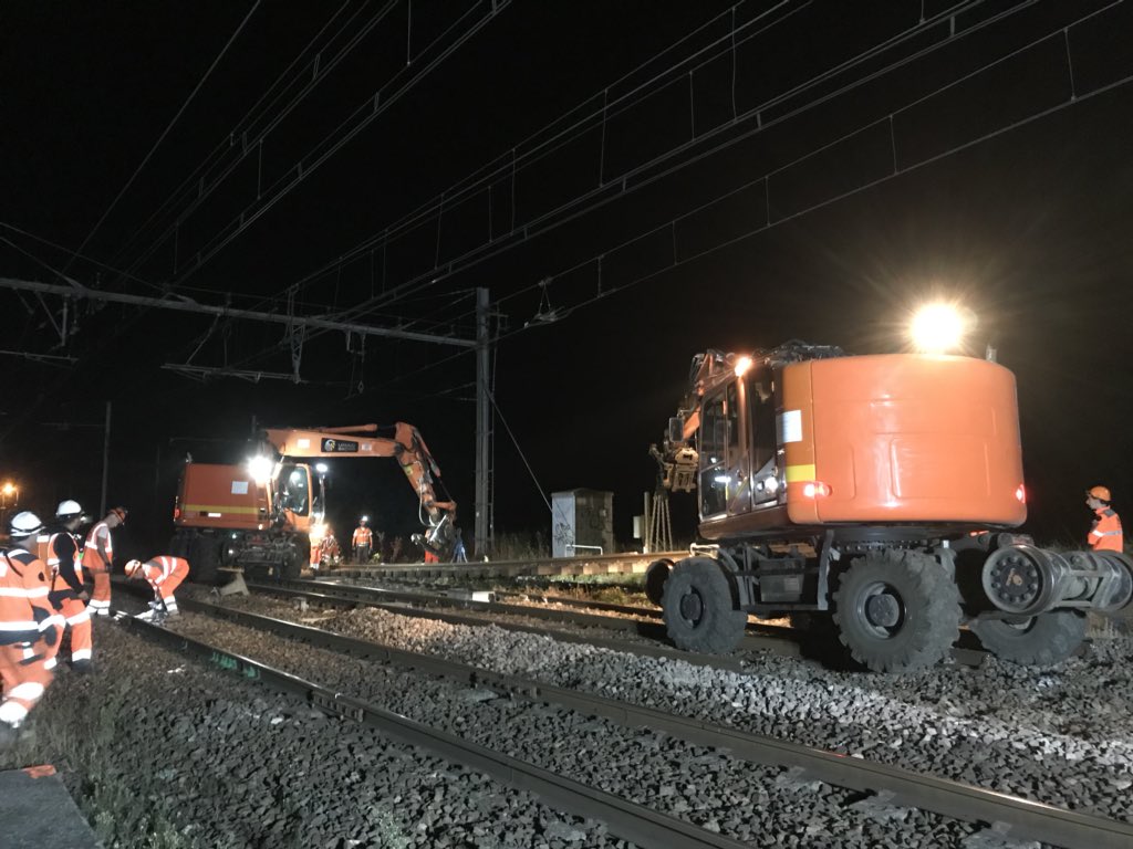 Kneubuhlerserge's tweet image. [EN #DIRECT] #RVB #FERTÉ #MALHESERBES , maintenant dépose des #voies @SNCFReseau @RERD_SNCF #IFPSE