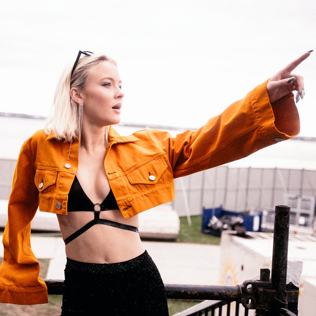 SxSimple's tweet image. ❀ Después que te fuiste, el infierno está vacío, todos los demonios están aquí conmigo.