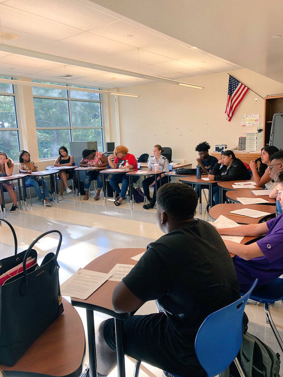 WHSPrincipalCT's tweet image. Great community building activities in the opening days of school. #settingthetable #relationshipsmatter