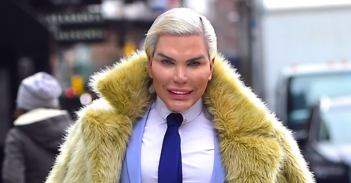 KnowNothingShow's tweet image. Drop dead gorgeous 
.
.
.
RT @steve_benz: @KnowNothingShow im not sure what to say, when your co-host shaves his beard off and he looks like this now