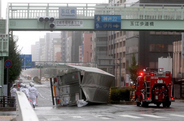 神戸新聞 A Twitter 台風21号 トラック横転 浸水 停電 台風被害相次ぐ T Co Yhjybzna55 神戸新聞 神戸新聞 A Twitter 台風21号 トラック横転 浸水 停電 台風被害相次ぐ T Co Yhjybzna55 神戸新聞
