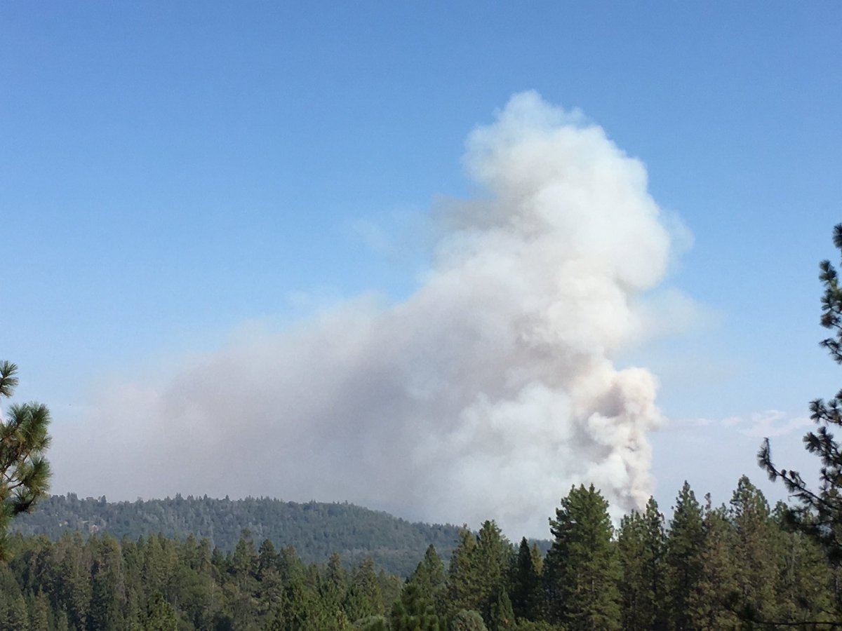 cryptopixel's tweet photo. #SligerFire as seen from Applegate. https://t.co/M4IMhPrevV