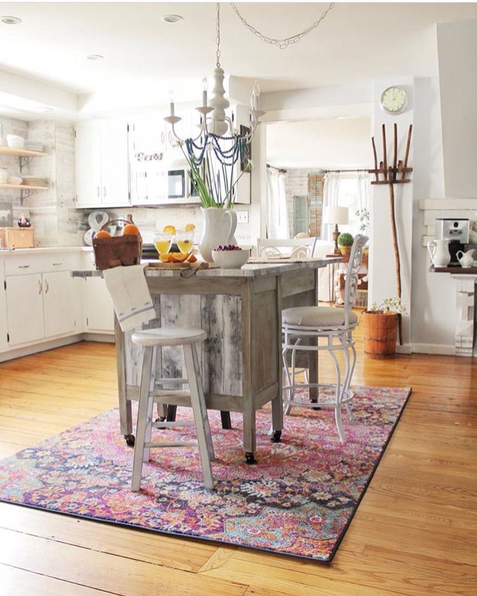 SuperAreaRugs's tweet photo. We just ❤️ how this @SuryaSocial Harput HAP-1044 Red &amp; Orange Traditional Rug looks in the 1820 Historical Farmhouse of Maple Creek Market! 👨‍🌾👩‍🌾

Get yours today at https://t.co/23H7897YLa #farmhouse #homedecor https://t.co/VtLPfbwgOu