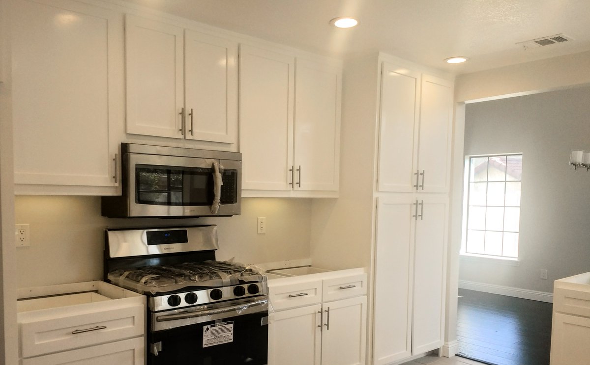 DM_REsolutions's tweet photo. So close to finishing my first fix and flip! Just need to get those counters put in place. We sure cleaned this kitchen up nice 😝. Give me feedback, how do you think we did so far?
#realestate #realestateinvestor  #fixandflip #kitchenflip #probate #rentalproperty #rentals https://t.co/iTWxC0TWuo