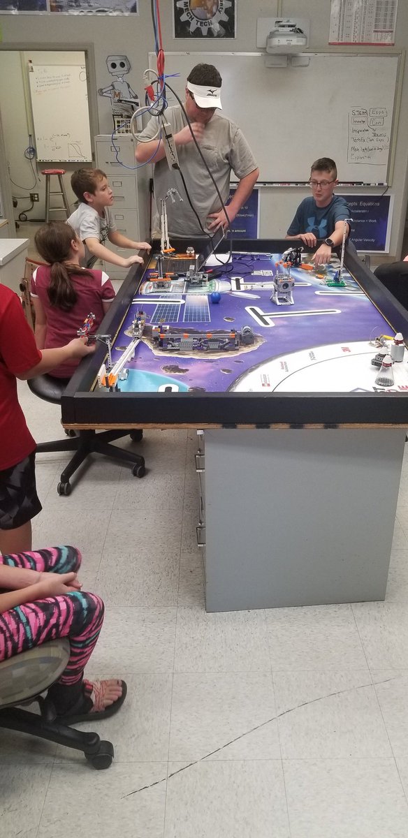 HoniSmith's tweet image. Just hanging with the Patriotic Robotics team tonight. #Bbetter #MCSTakethenextstep