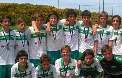 deporescolar's tweet photo. Cordillera y Verbo fueron ratificados como semifinalistas del #Octogonal de #Fútbol UC, #Everest quedó fuera. ¡Verbo jugará con #Nacional en Semifinales! Todos los detalles en https://t.co/K9f4yCFh8M https://t.co/phRbeXcYmn https://t.co/iVMTZ7rgVV
