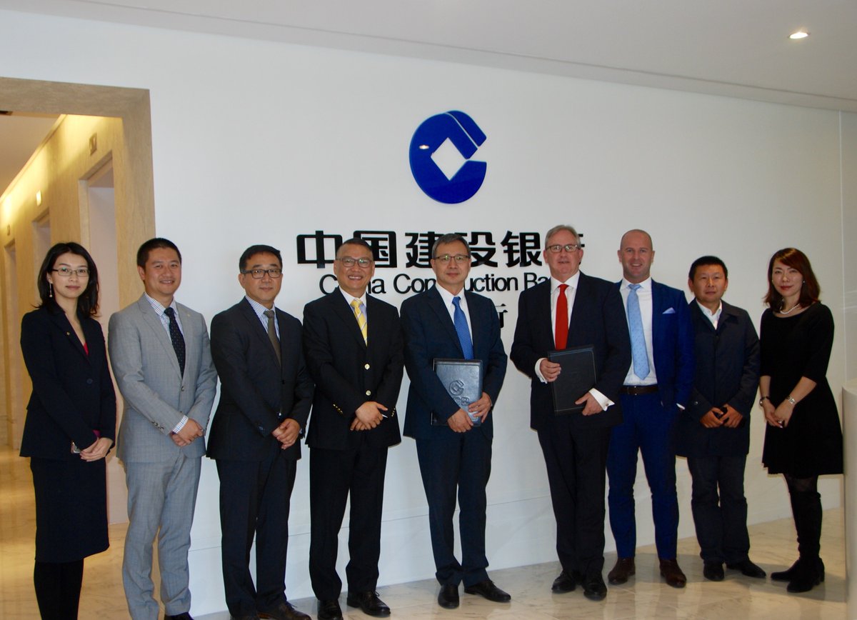 ACSME_2020's tweet photo. Delighted to represent @ACSME_2018 signing this MOU with Mr Jin, General Manager of China Construction Bank (CCB) Sydney Branch, highlighting the increasing importance of SMEs on both sides of the Australia China relationship and the role of ACSME in building the bridge! #SME https://t.co/FOEEv5anKI