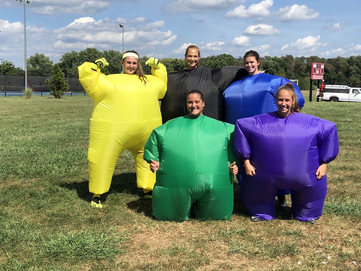 AHSGirlsS0ccer's tweet photo. goonball #fatsuits #spicegirls #dora #rappers https://t.co/sm1TiQZbzq
