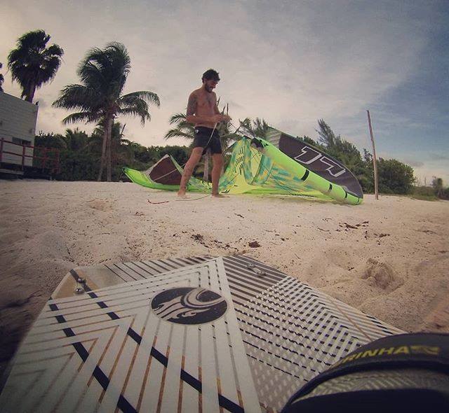 PlayaBoardsport's tweet photo. Light wind session at sunset!! #summer2018 #kiteboarding #kiteschool #rivieramaya #playaboardsports #fb #playadelcarmen #boardstop #kiteclub #lessonsrentalstours #beachbums #verano2018🌞 #septemberkiting whatsapp DM +529841760855 https://t.co/KTjOoAzWzB https://t.co/sEFiTvocP9