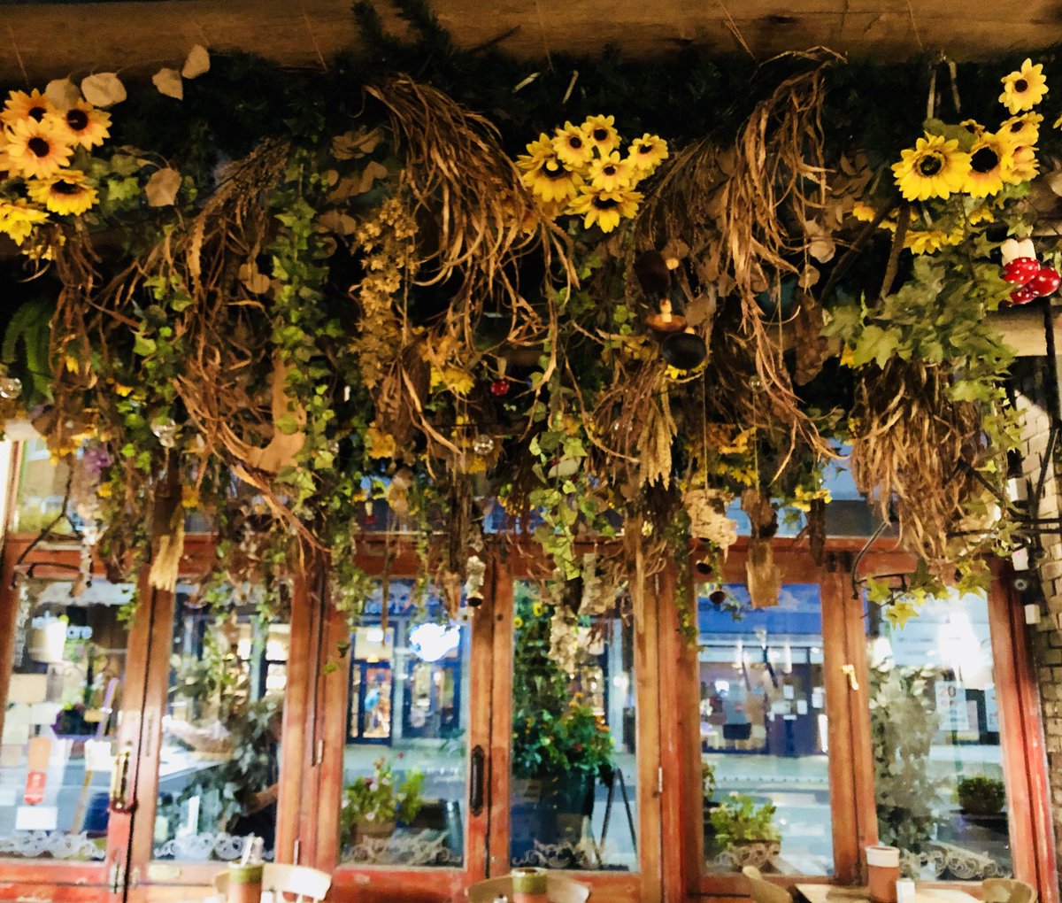 Great hanging #flower decor and wonderful food tonight @thelarderhouse in Bournemouth. Fabulous tapas shared with best and  precious friends. We enjoyed the house #Tempranillo too ! Thank you so much for a wonderful evening.  
•
#foodandwineheaven #Bournemouth  #foodies #wine