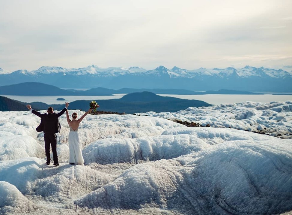 YDIVacations's tweet photo. #YDIV #Travel #VowRenewals #Weddings #Honeymoons
Top 10 Destinations for Vow Renewals
On an Alaskan glacier
. Alaska is a popular option, with destinations like Mendenhall Glacier, Matanuska Glacier and Herbert Glacier setting the scene. https://t.co/PqcW5njob9