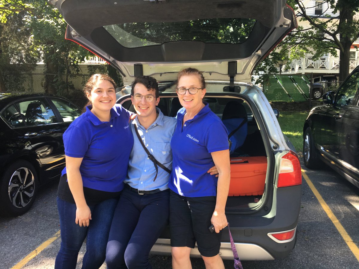 RebeccaRabinow1's tweet image. Cpr trio of teachers with rose #cprinstructors